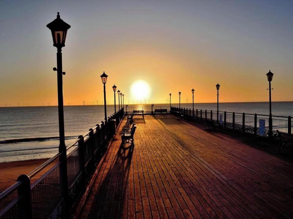 Beach Court Holiday Apartments Скегнесс Экстерьер фото